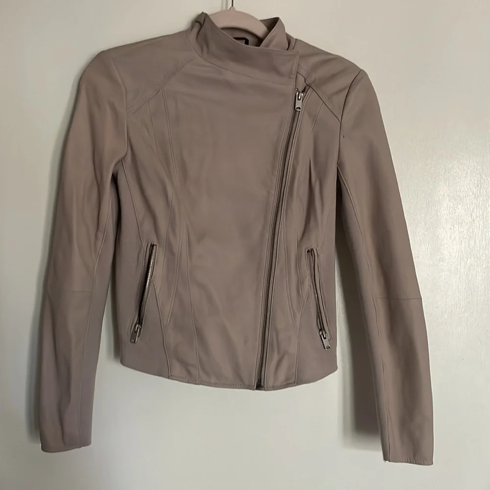 Leather jacket - Picture 7 of 10